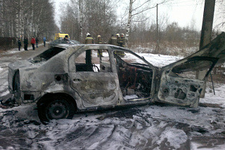 Огонь уничтожил автомобиль в Фурманове