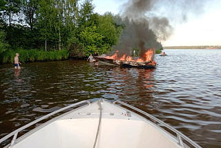 Спасались с горящего катера. Отдых на воде в Ивановской области чуть не закончился трагедией (ФОТО)
