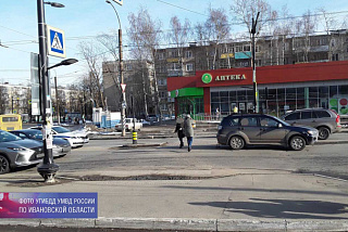 В Иванове автомобиль наехал на пешеходов – женщину и 4-летнюю девочку (ФОТО)