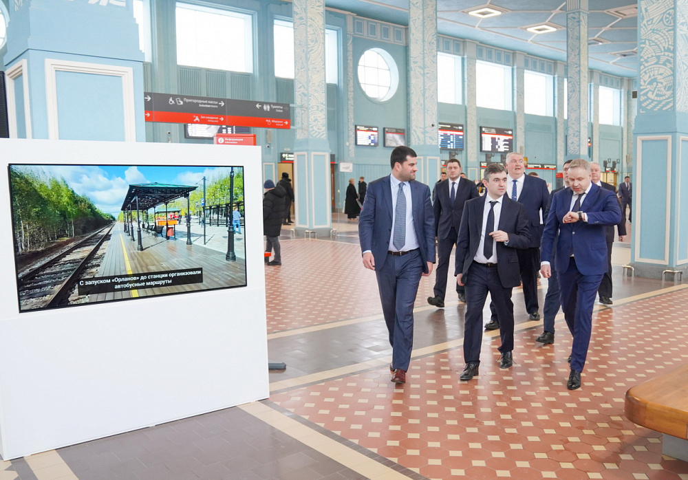 На жд вокзале в областном центре открыли экспозицию в честь развития транспортной инфраструктуры