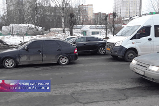 В Иванове автобус в ДТП догнал легковушку (ФОТО)