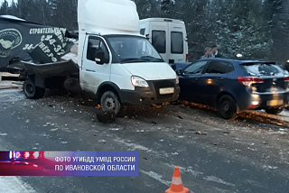 В ДТП в Палехском районе автобус получил удары спереди и сзади (ФОТО)