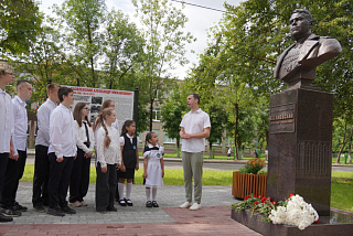 Памятник маршалу Василевскому торжественно открыли в Иванове (ФОТО)